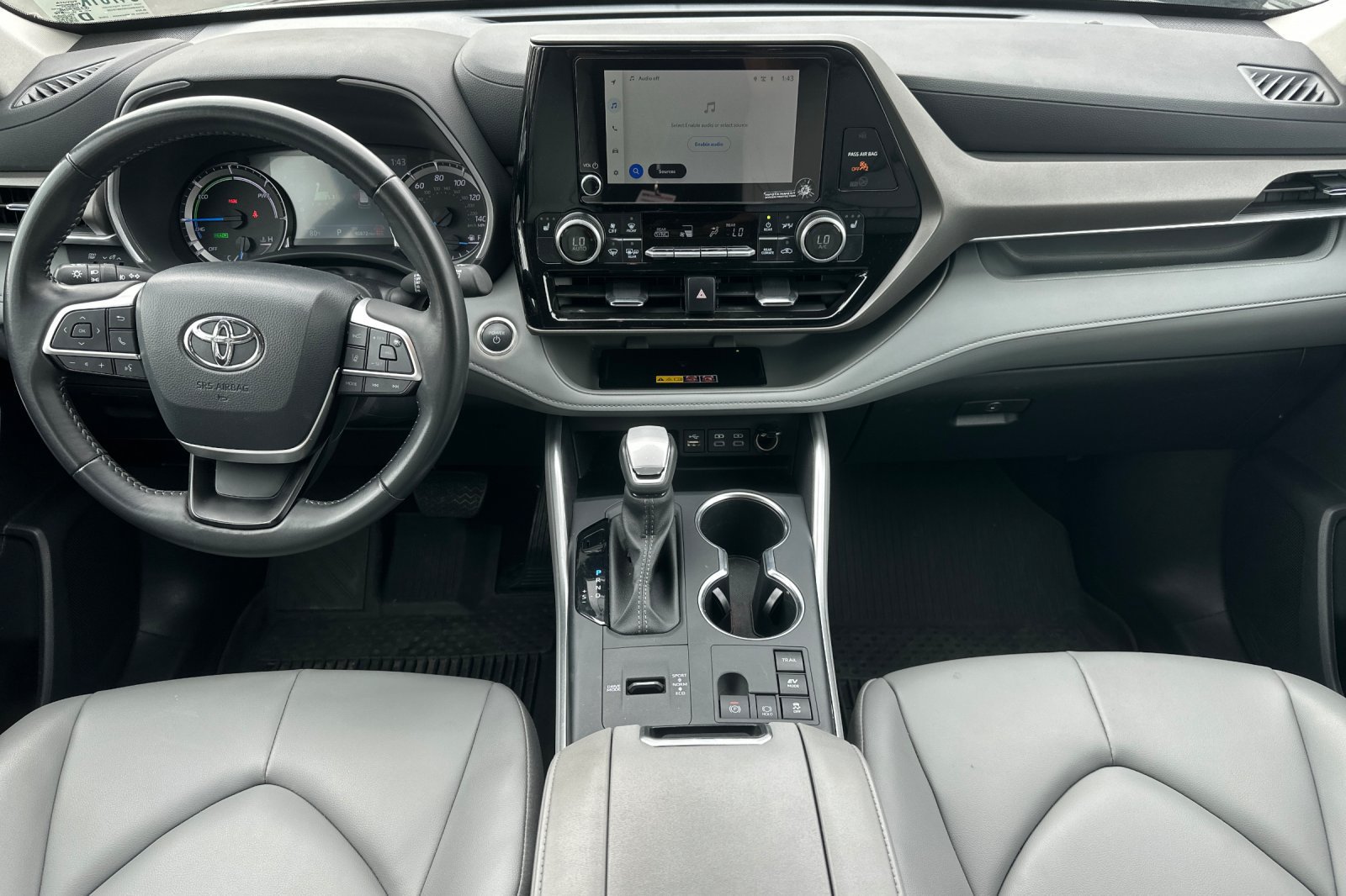 Used 2025 Toyota Highlander XLE AWD/4WD image 16