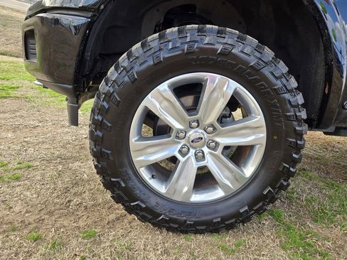 Used 2018 Ford F150 Platinum w/ Equipment Group 701A Luxury image 29