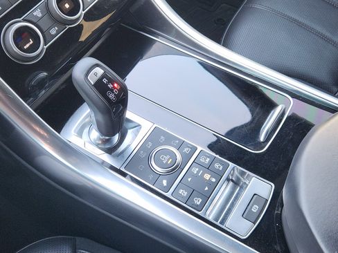 Used 2017 Land Rover Range Rover Sport image 22