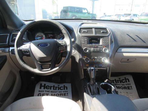 Used 2018 Ford Explorer XLT AWD/4WD image 20