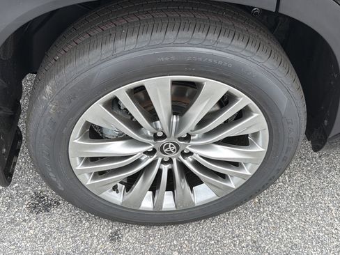 New 2026 Toyota Highlander Platinum image 27