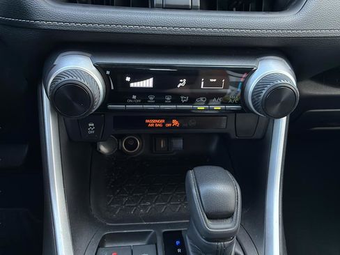 Used 2022 Toyota RAV4 LE image 22