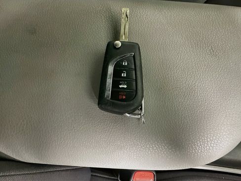 Used 2021 Toyota Camry LE FWD image 33