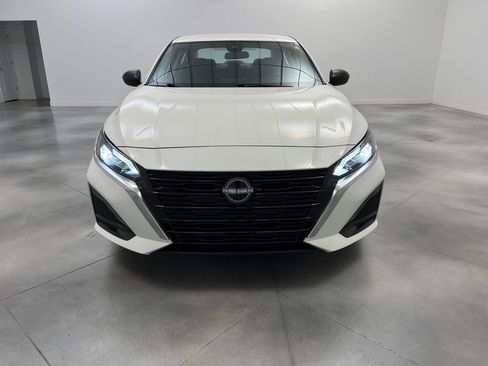 Used 2025 Nissan Altima 2.5 SV FWD image 3
