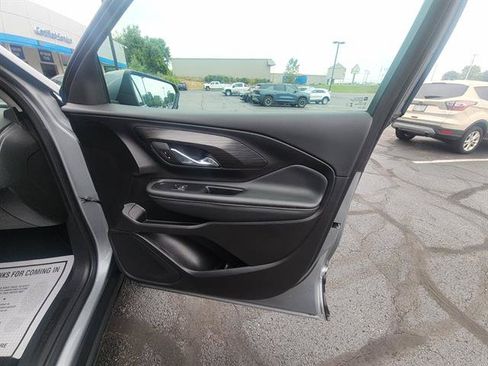 Used 2024 GMC Terrain SLE w/ Driver Convenience Package AWD/4WD image 9