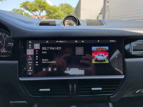 Used 2020 Porsche Cayenne Turbo AWD/4WD image 22