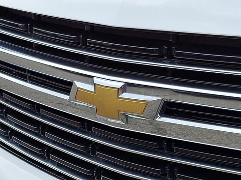 Used 2022 Chevrolet Suburban LT image 31