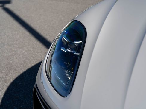 New 2026 Porsche Macan image 19