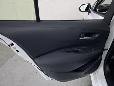Used 2021 Toyota Corolla LE w/ LE Convenience Package FWD image 18
