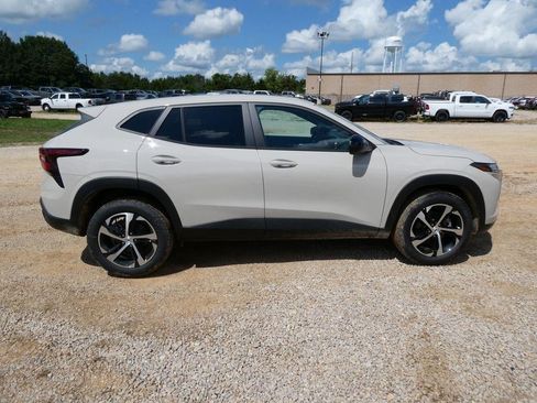 New 2026 Chevrolet Trax RS w/ Sunroof Package FWD image 3