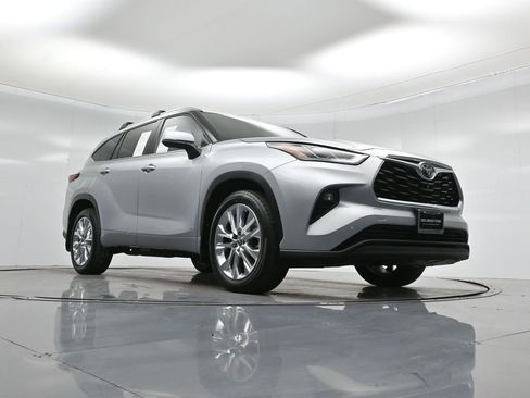 Used 2022 Toyota Highlander Limited image 47