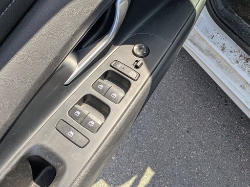 Certified 2025 Hyundai Elantra Limited image 13