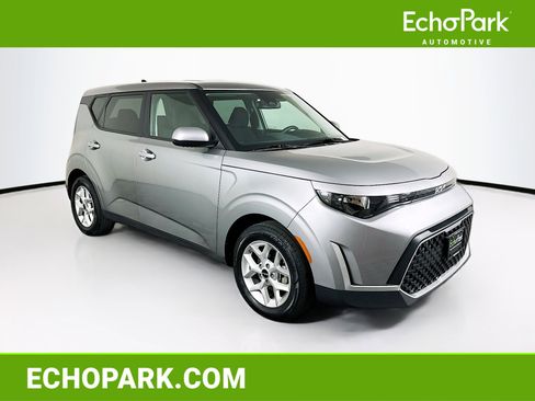 Used 2025 Kia Soul LX w/ LX Technology Package FWD image 1
