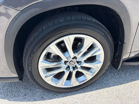 Used 2022 Toyota Highlander Limited FWD image 33