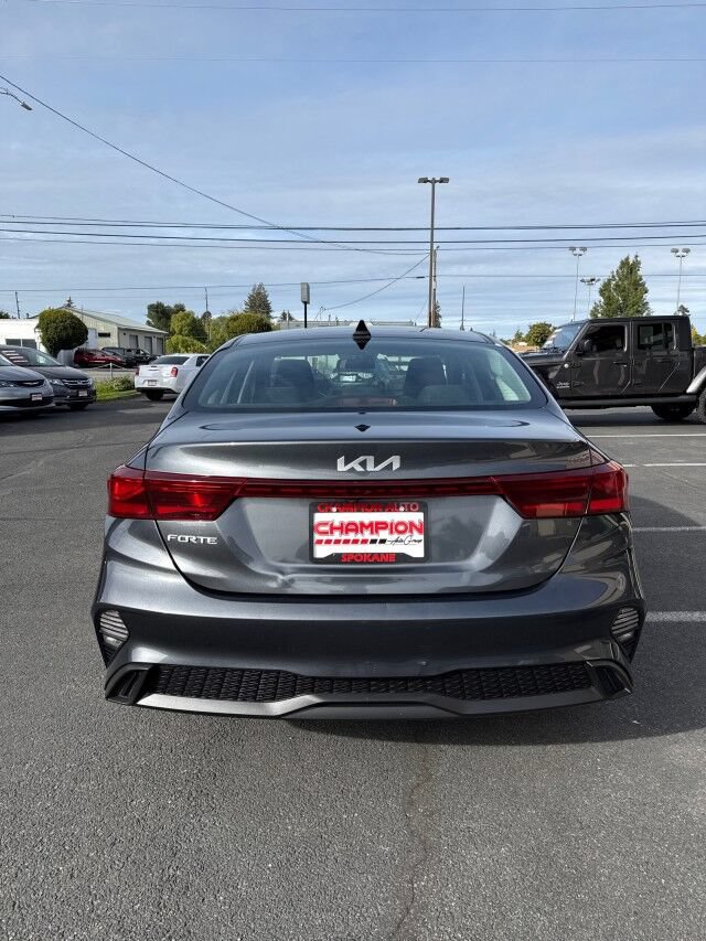 Used 2022 Kia Forte LXS FWD image 6