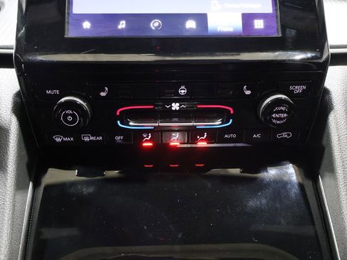 Used 2023 Jeep Grand Cherokee Altitude image 34