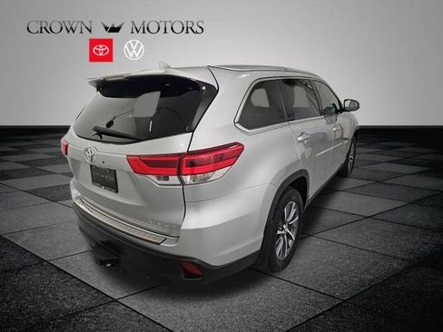 Used 2019 Toyota Highlander XLE AWD/4WD image 6