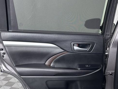 Used 2016 Toyota Highlander XLE image 21