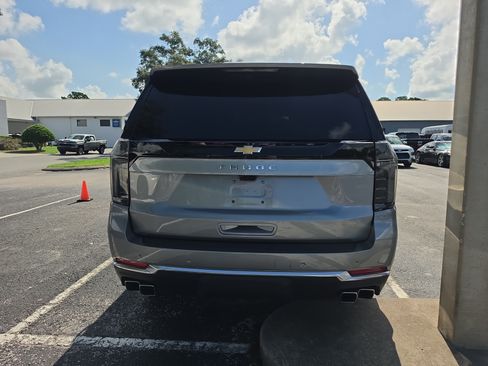 Used 2025 Chevrolet Tahoe High Country AWD/4WD image 4