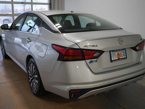 Used 2024 Nissan Altima 2.5 SV image 3