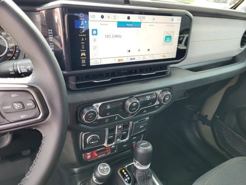 New 2025 Jeep Gladiator Willys image 19