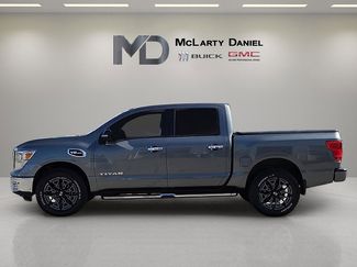 Used 2017 Nissan Titan SV video 3