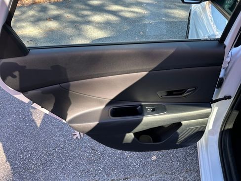 Certified 2025 Hyundai Elantra Sport image 21