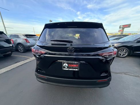 Used 2026 Toyota Sienna XLE Woodland Edition AWD/4WD image 5