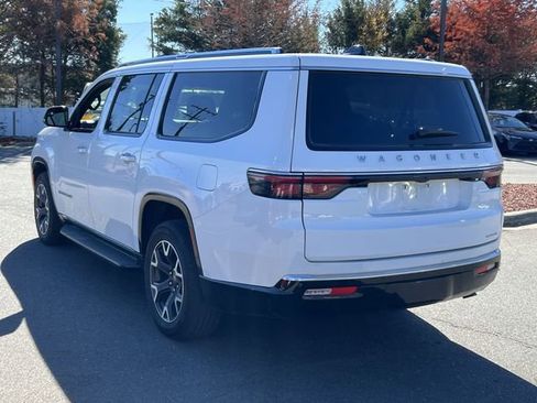 Used 2024 Jeep Wagoneer L Series III w/ Flexible Seating Group image 16