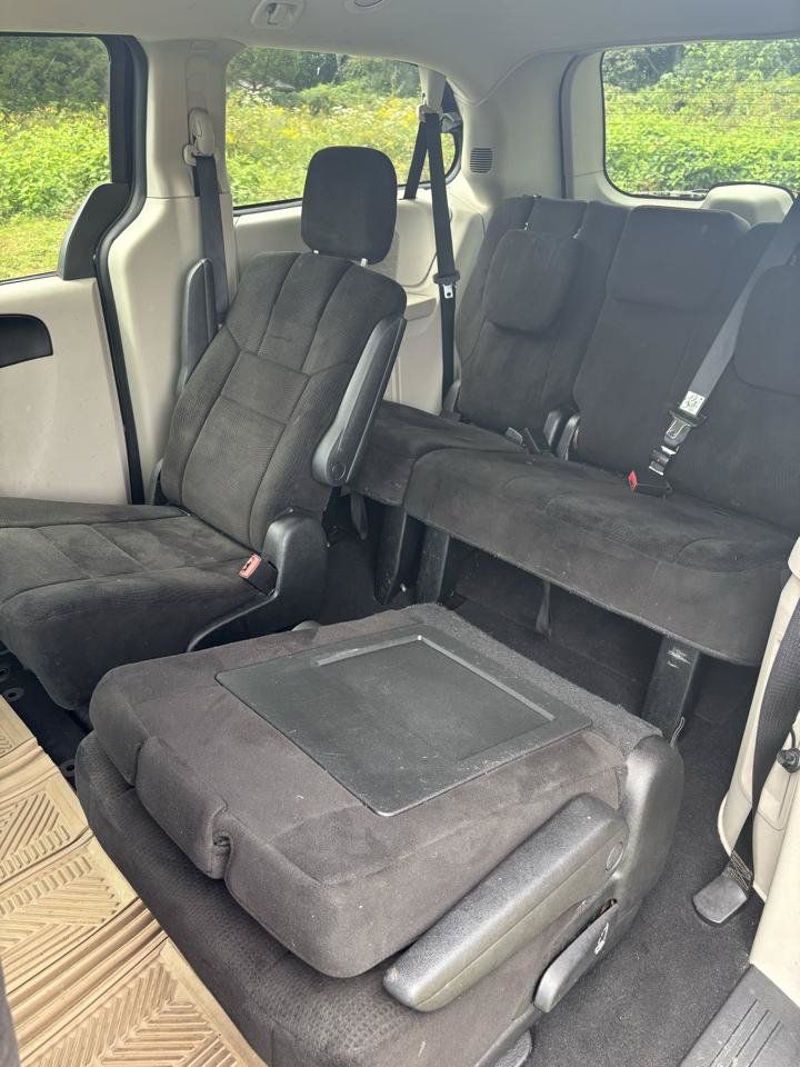 Used 2013 Dodge Grand Caravan SE FWD image 19