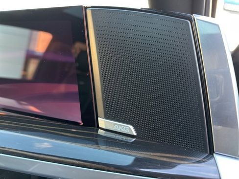 Used 2025 Cadillac Escalade Premium Luxury image 16