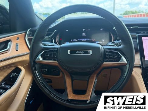 Used 2023 Jeep Grand Cherokee Summit AWD/4WD image 16