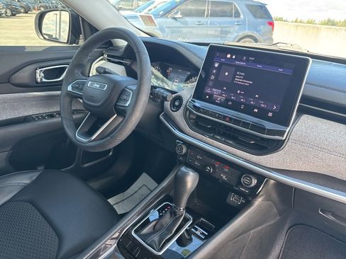 Used 2022 Jeep Compass Latitude image 11