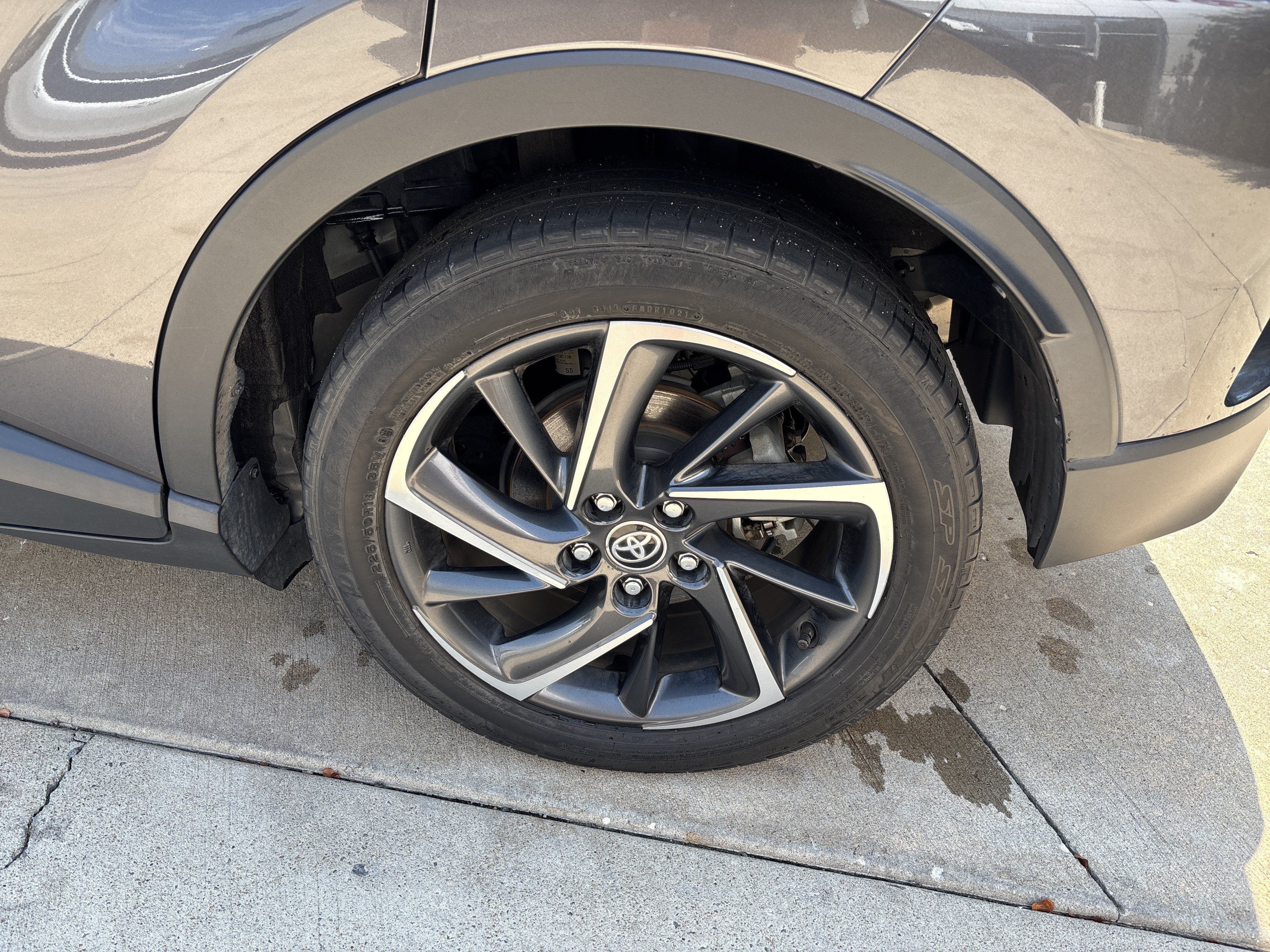 Used 2021 Toyota C-HR Limited FWD image 33