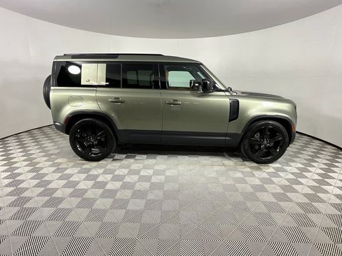 Used 2023 Land Rover Defender 110 SE image 5