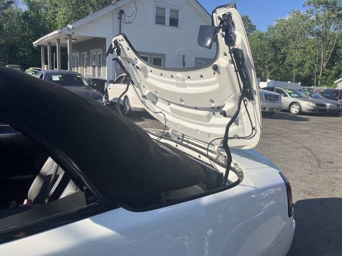 Used 2018 Rolls-Royce Dawn RWD image 23