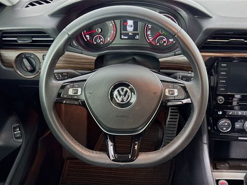 Used 2022 Volkswagen Passat 2.0T image 30