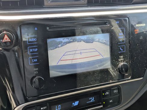 Used 2017 Toyota Corolla SE FWD image 16