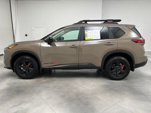 Used 2025 Nissan Rogue SV AWD/4WD image 4