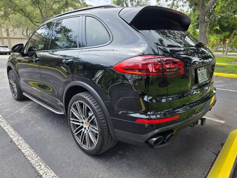 Used 2016 Porsche Cayenne Turbo S AWD/4WD image 3