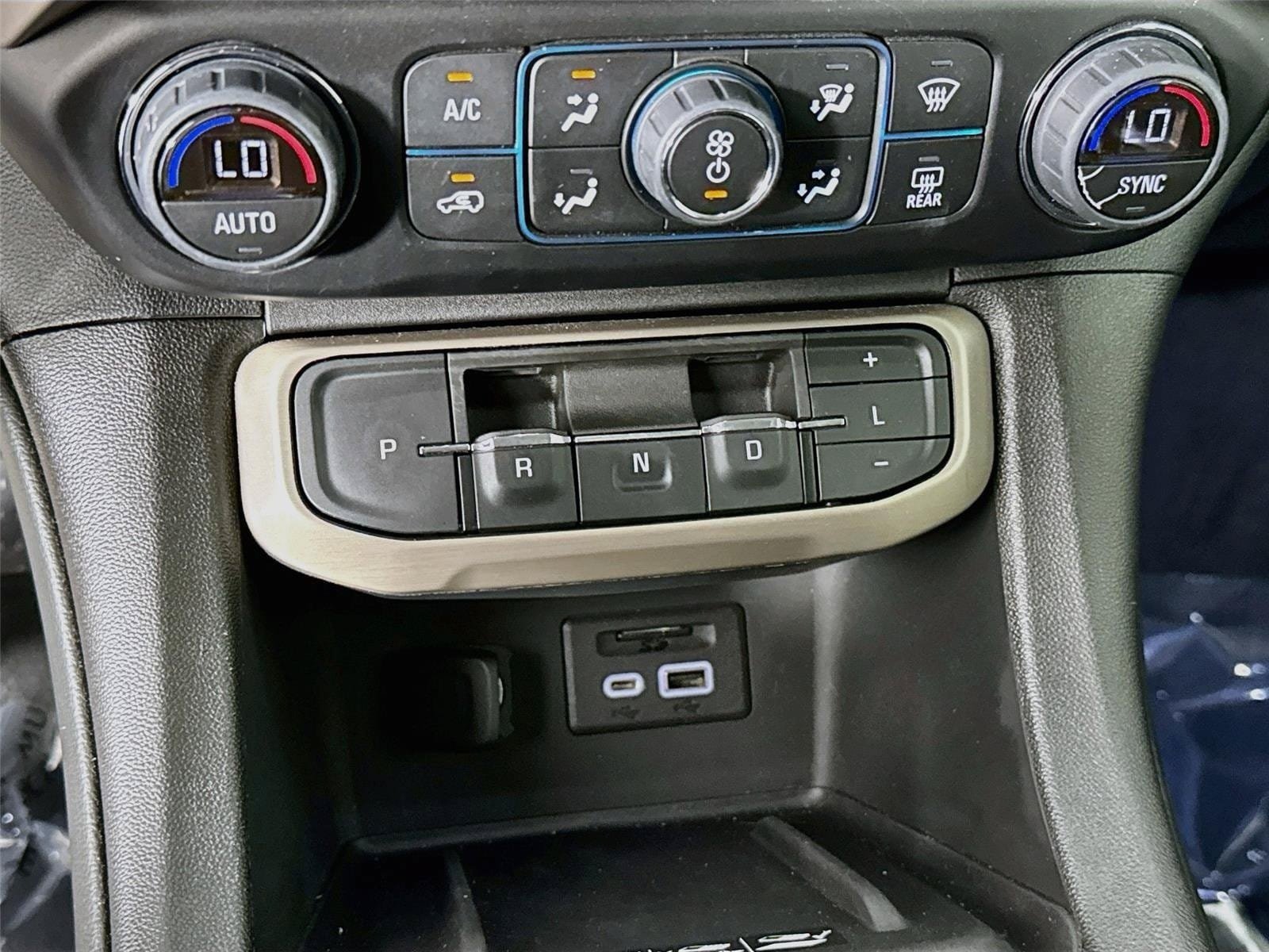Certified 2023 GMC Acadia Denali w/ Denali Ultimate Package FWD image 18