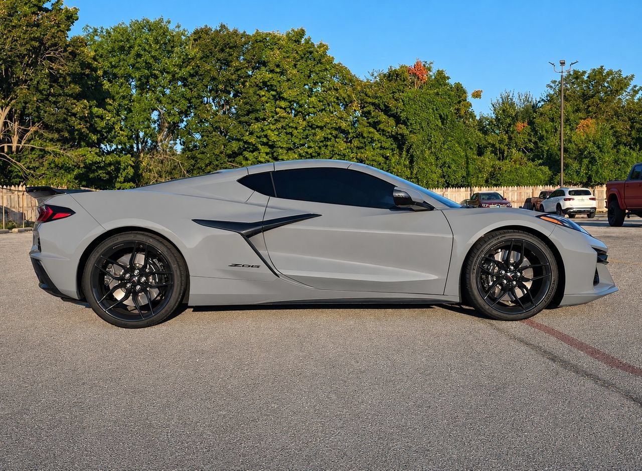 Used 2025 Chevrolet Corvette Z06 w/ Stealth Interior Trim Package RWD image 7
