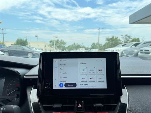 Used 2025 Toyota Corolla LE FWD image 36