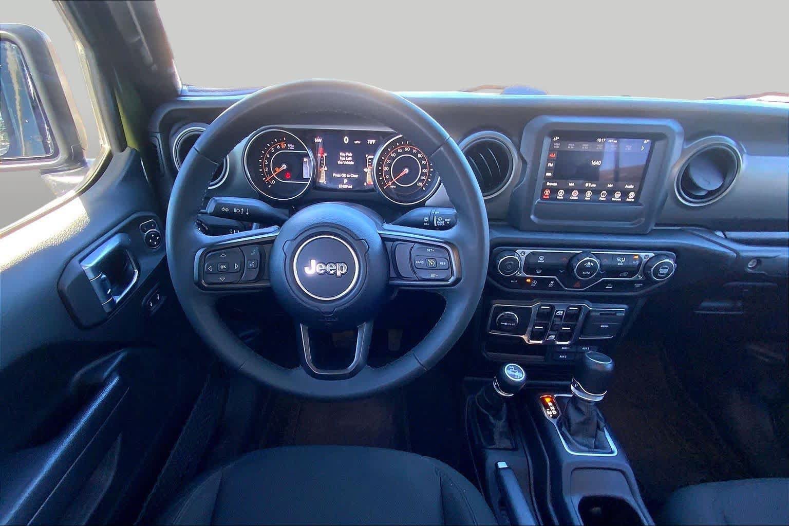Used 2023 Jeep Gladiator Mojave AWD/4WD image 6