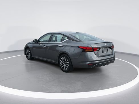 Used 2024 Nissan Altima 2.5 SV image 5