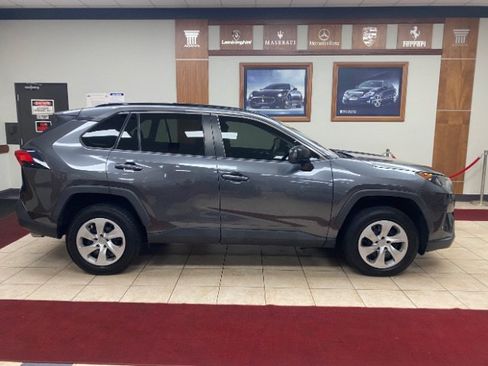 Used 2021 Toyota RAV4 LE FWD image 4