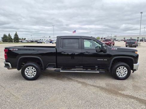 Used 2022 Chevrolet Silverado 3500 LT w/ Convenience Package AWD/4WD image 4