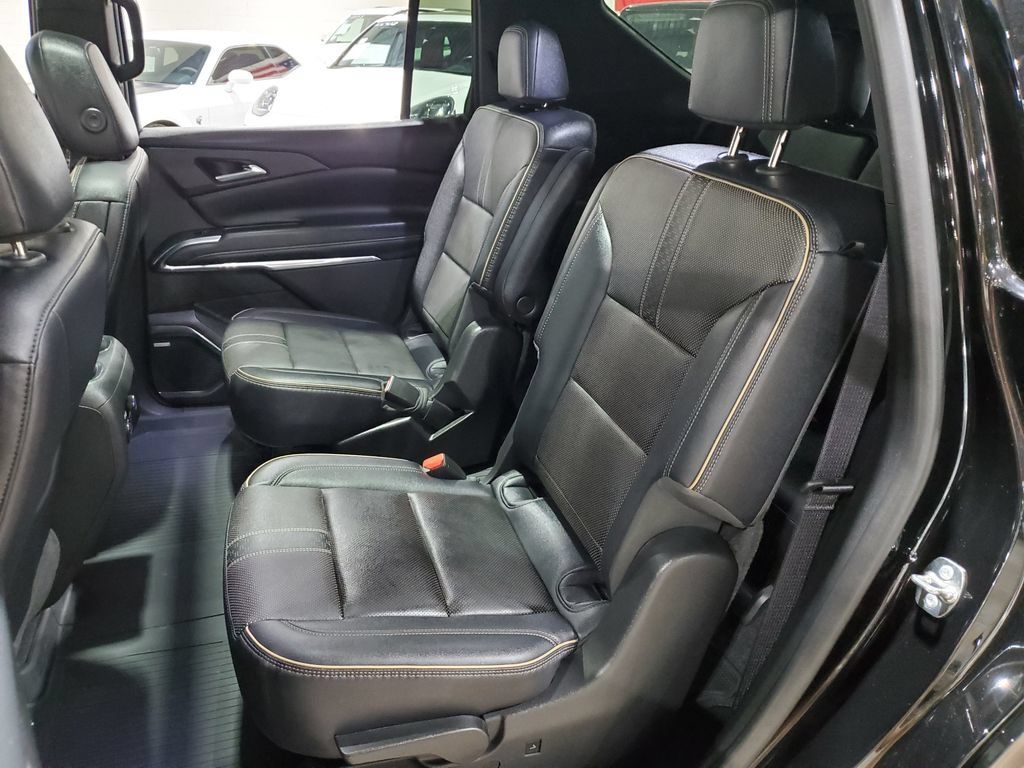 Used 2025 Chevrolet Traverse High Country FWD image 26