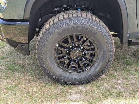 New 2026 Chevrolet Silverado 2500 ZR2 AWD/4WD image 7
