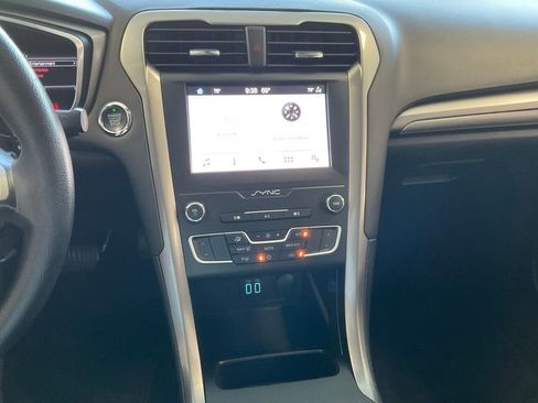 Used 2019 Ford Fusion SE FWD image 15